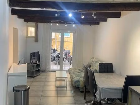 ? appartement t2 rénové – centre-ville de bandol