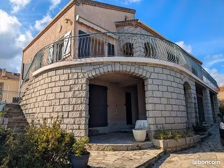 maison 8 pièces 188 m²