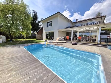 propriété 7 pièces 240 m²