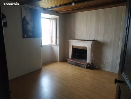 vend maison de village