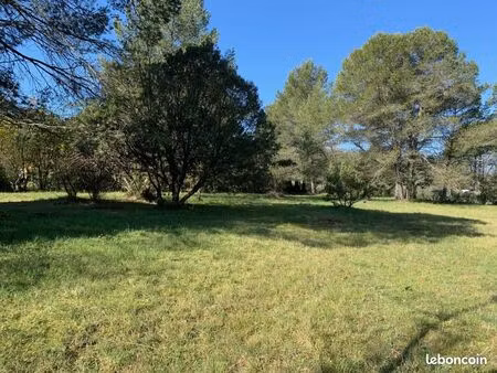 terrain 1 700 m² le val