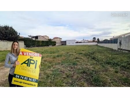 terrain 1 200 m² limony