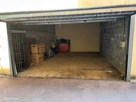 vente garage menton