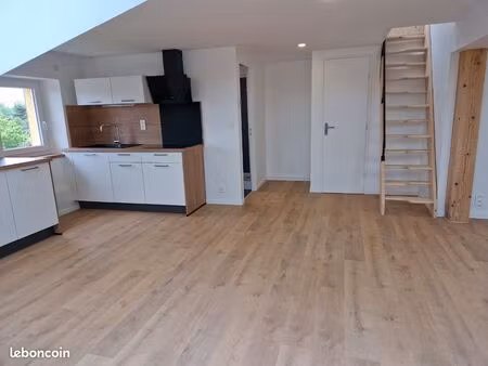 chavelot - t4 non meublé  dernier étage