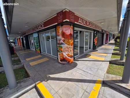 boutique jarry - excellent emplacement (3 vitrines d'angles)