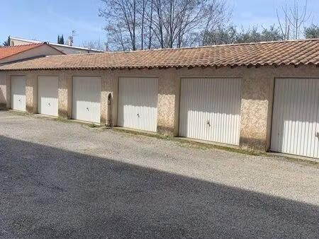 garage / box fermé quartier la casse dans résidence