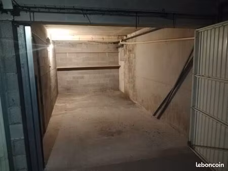 garage ferme. en sous-sol. 15m2