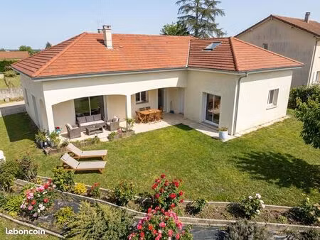 villa contemporaine d’exception (2015) – 210m² hab. – vue panoramique – quartier nord oyon