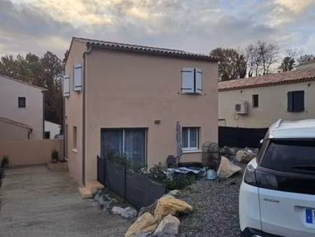 villa t4 récente 84m2 avec jardinet