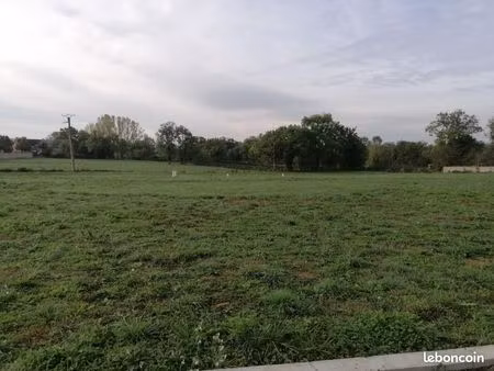 terrain 810 m² roussennac