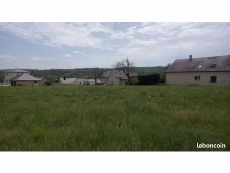 terrain 1 200 m² valady