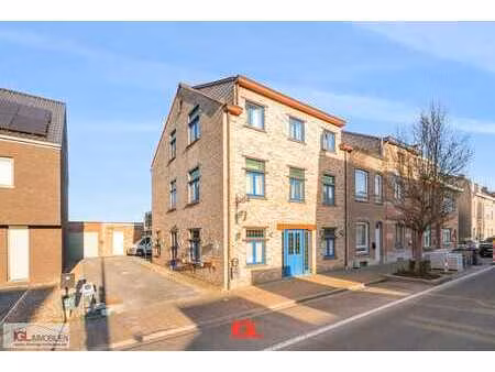 immeuble de rapport avec deux appartements