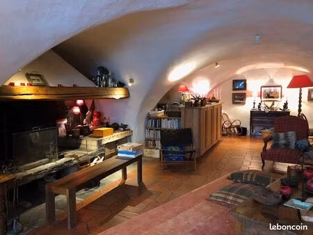 t6 de 148 m 2 avec terrasse