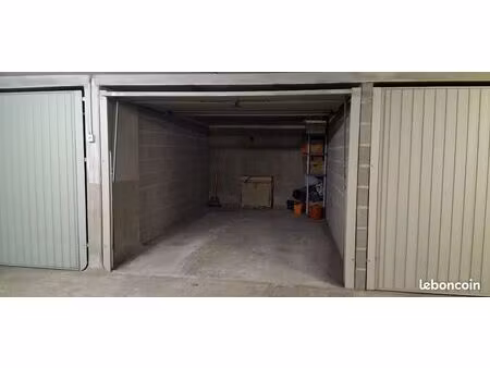 box fermé en sous-sol – vichy  face à la rotonde