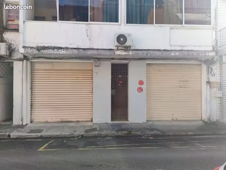 2 locaux commerciaux (ou garage) avec salle d'eau et wc bien situés à pointe à pitre - tra