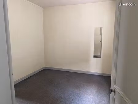 location local professionnel ou commercial pres hopital manchester