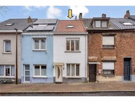 maison 2-faç. complètement rénovée (3 ch.) avec jardin