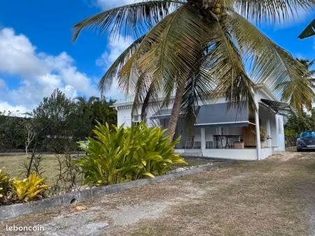 ? villa avec mezzanine à 500 m de la plage – quartier calme à capesterre-de-marie-galante 