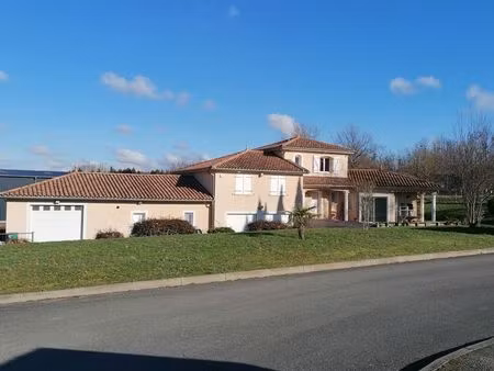 villa année 2006 140m2 en zone artisanale