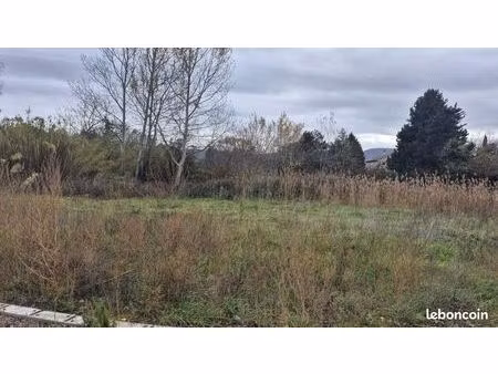 terrain 660 m² cruas