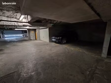 parking en sous sol dans une résidence sécurisée