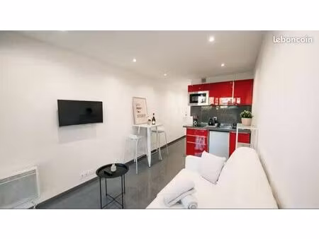 studio rénové en front de mer - port de saint laurent du var - forte rentabilité