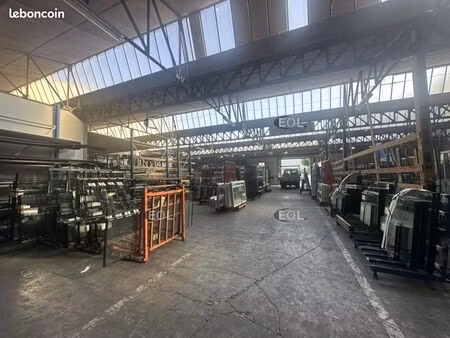 local bureaux 1 660 m²