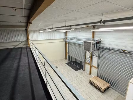 local commercial 200 m2 /40m2 mezzanine