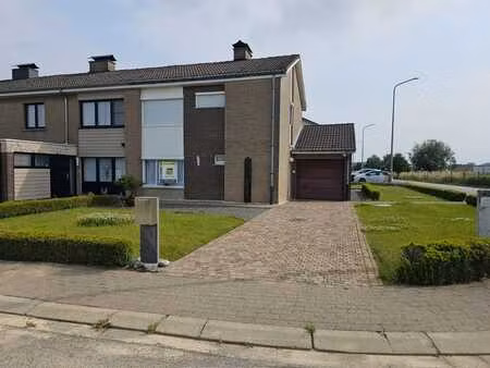 halfopen bebouwing met garage in rustige omgeving