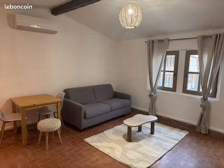 location studio meublé – paradou (centre village)