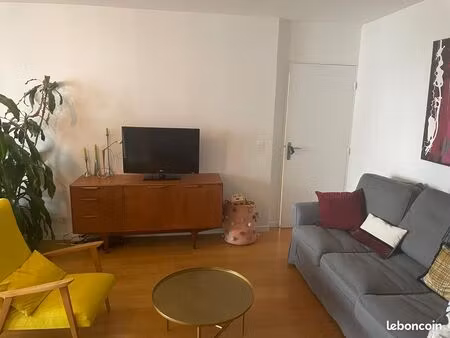 appartement 4 pièces  3 chambres  2 salles de bains  80 m² avec balcon