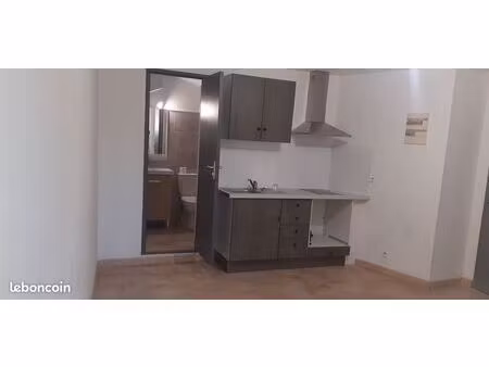 loue studio 465 euros