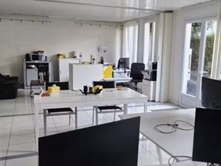 location bureau a orly