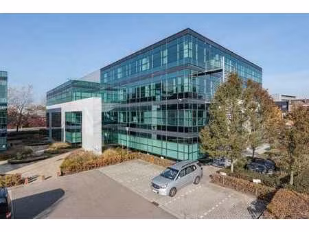 bureau de 576 m² à louer  situé à proximité de la woluwel...