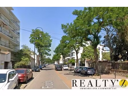 local commercial 77 m²