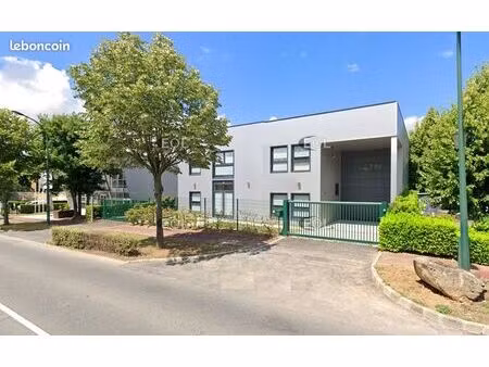 local d'activité 550 m²