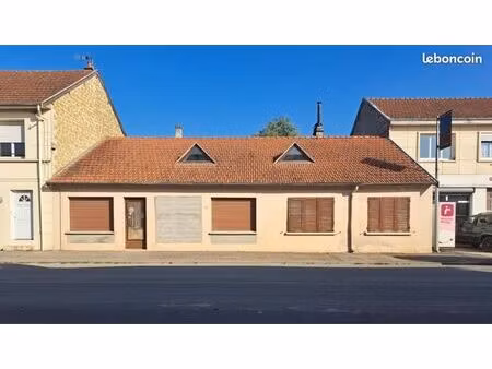 tres fort potenteil maison mixte professionnel sur rue ( ou axe routier) et habitation sur