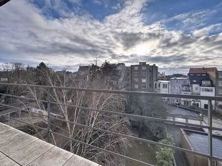 lumineux 2ch entre altitude cent et place constantin meinier