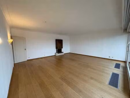 spacieux appartement avec terrasse et vue dégagée