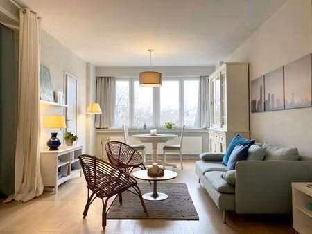 charmant studio à deux pas du parvis/gare du midi