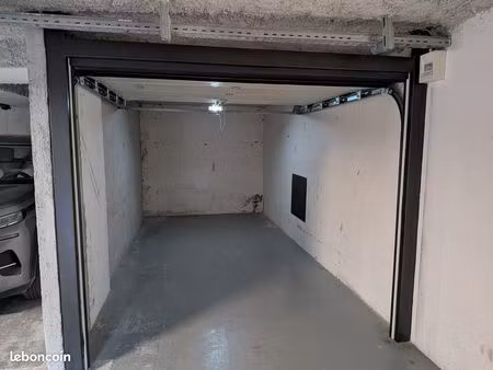 golfe-juan résidence sécurisée - garage à louer