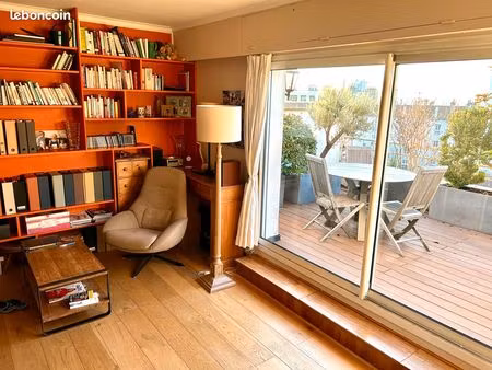 dernier étage avec grande terrasse arborée - 2 pièces traversant. bérault /rer a à vincenn