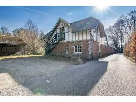 batiment à rénover sur terrain de +/- 890m²