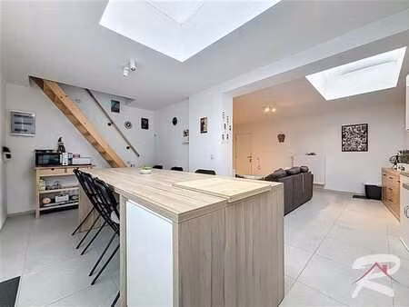 immeuble de rapport : 1 bureau et 2 appartements duplex - en