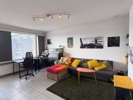 appartement 2 chambres avec balcon et box de garage fermé