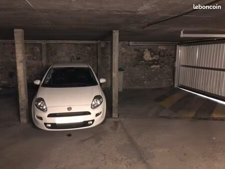 parking proche mairie de saint ouen