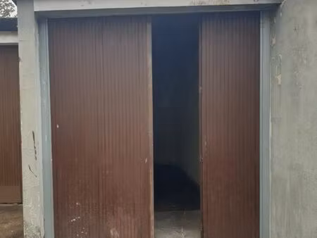 location parking/box 14m² avec accès sécurisé