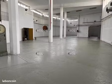 local d'activité 1 688 m²