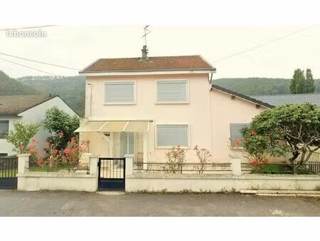 maison dans les ardennes avec vue sur la vallée de la meuse