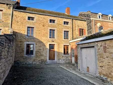 maison de village en pierre d'avoine à rénover